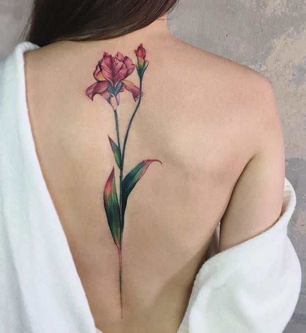 Spine Tattoo’s Amazing Ideas for Trendy Women