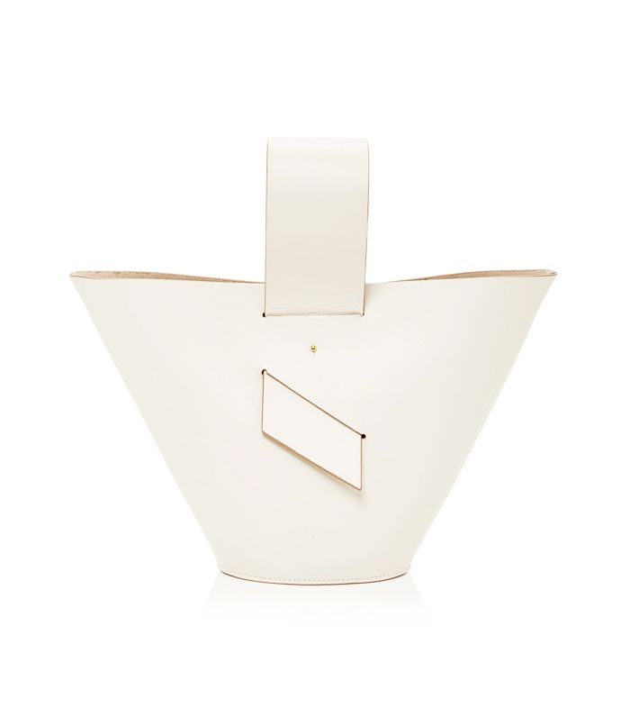 French Women Don&#039;t Wear These 3 Things in Winter