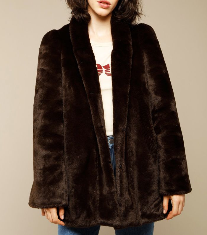 French Women Don&#039;t Wear These 3 Things in Winter