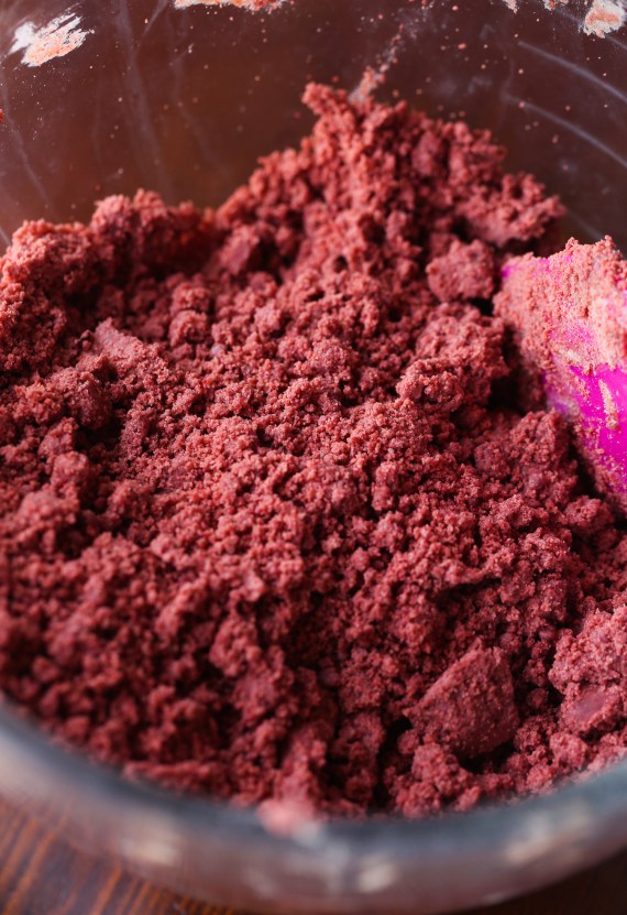 Red Velvet Snowball Cookies &#8211; Cookies and Cups