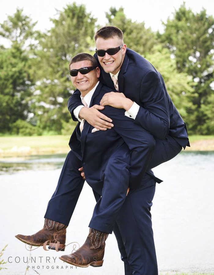‘Third Wheel’ Best Man Hijacks His Best Friend’s Wedding Photoshoot, And It’s Hilarious