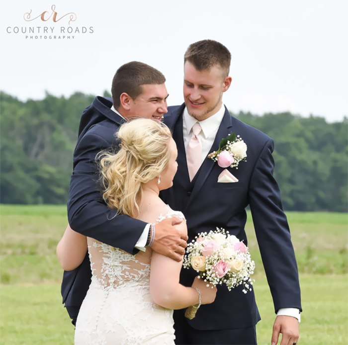 ‘Third Wheel’ Best Man Hijacks His Best Friend’s Wedding Photoshoot, And It’s Hilarious