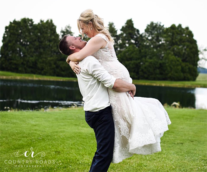 ‘Third Wheel’ Best Man Hijacks His Best Friend’s Wedding Photoshoot, And It’s Hilarious