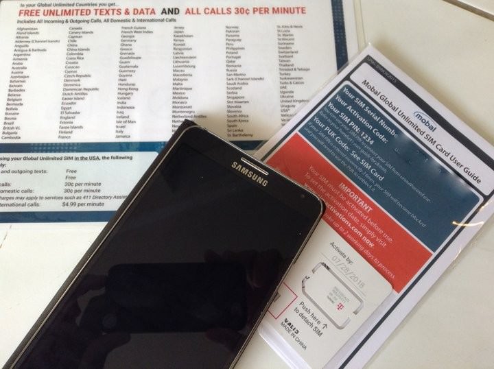 5 Cool Ways To Stay in Touch With Family While Travelling