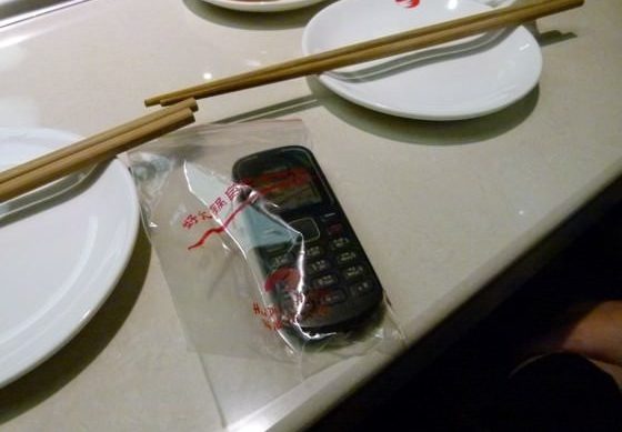 5 Cool Ways To Stay in Touch With Family While Travelling