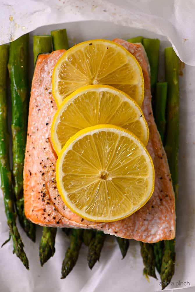 Lemon Garlic Salmon and Asparagus Parchment Packet Recipe
