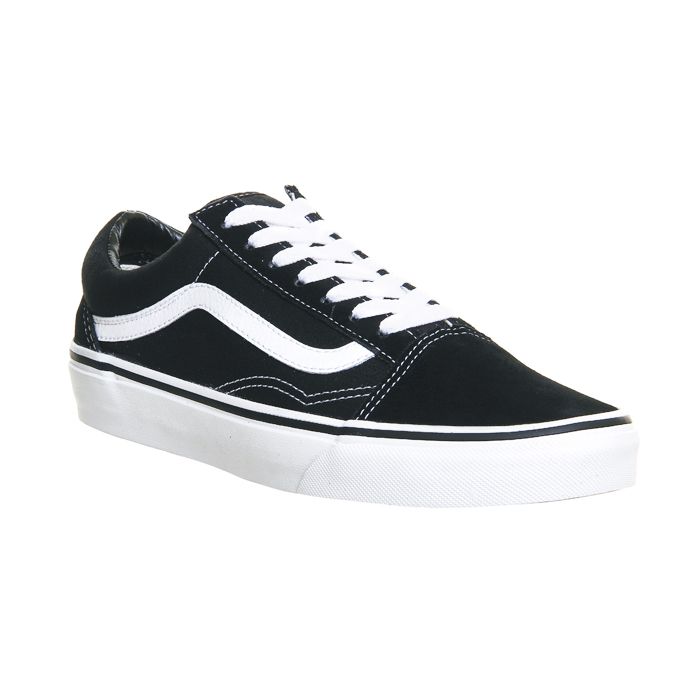 What to Wear With White Jeans: 6 Chic Winter Combinations