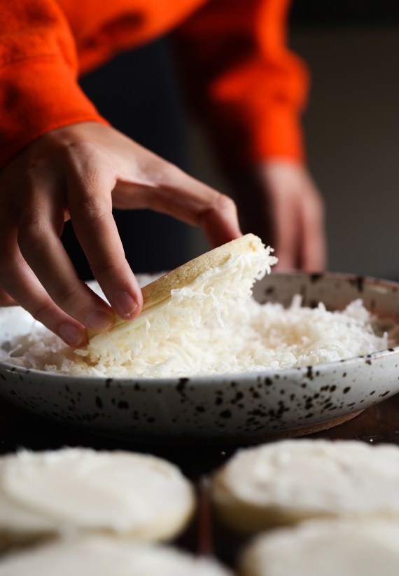 Coconut Snowman Cookies – Cookies and Cups