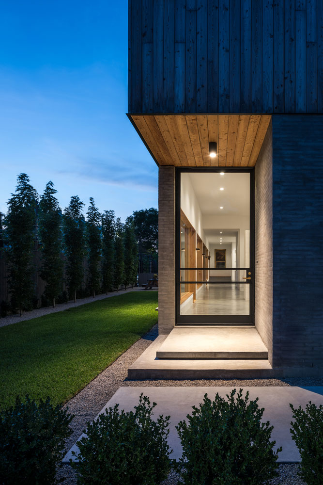 Magnificent Collaborative Work Results in this Modern and Elegant Home