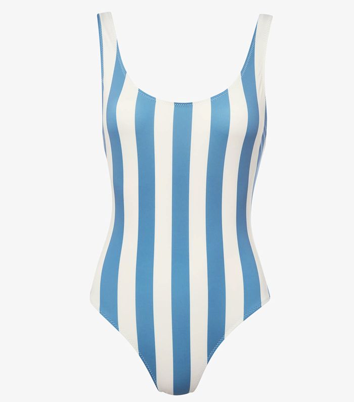 Holly Willoughby Has Found the Most Flattering Swimsuit Formula