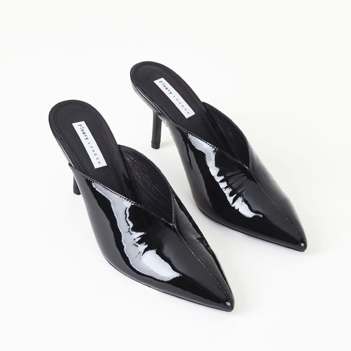 The Shoe Styles That Make Jeans Work-Appropriate