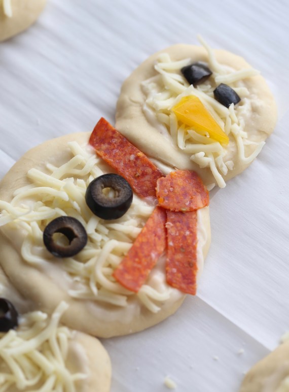 Personal Snowman Pizzas – Cookies and Cups