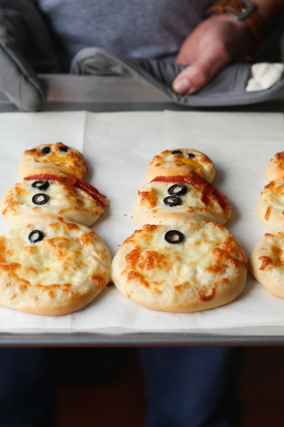 Personal Snowman Pizzas – Cookies and Cups
