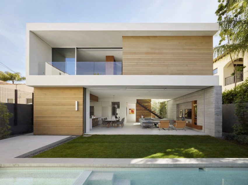 Modest and Bright House in the Center of the Famous City of Beverly Hills