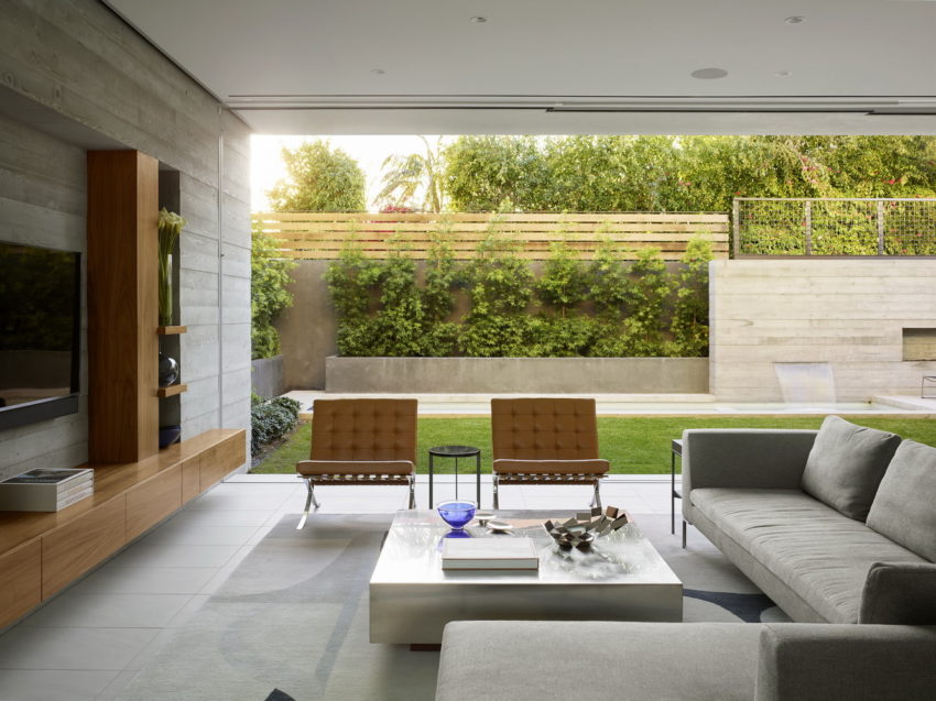 Modest and Bright House in the Center of the Famous City of Beverly Hills