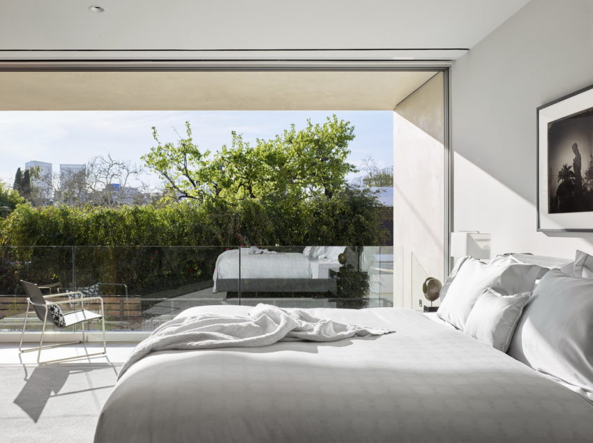 Modest and Bright House in the Center of the Famous City of Beverly Hills