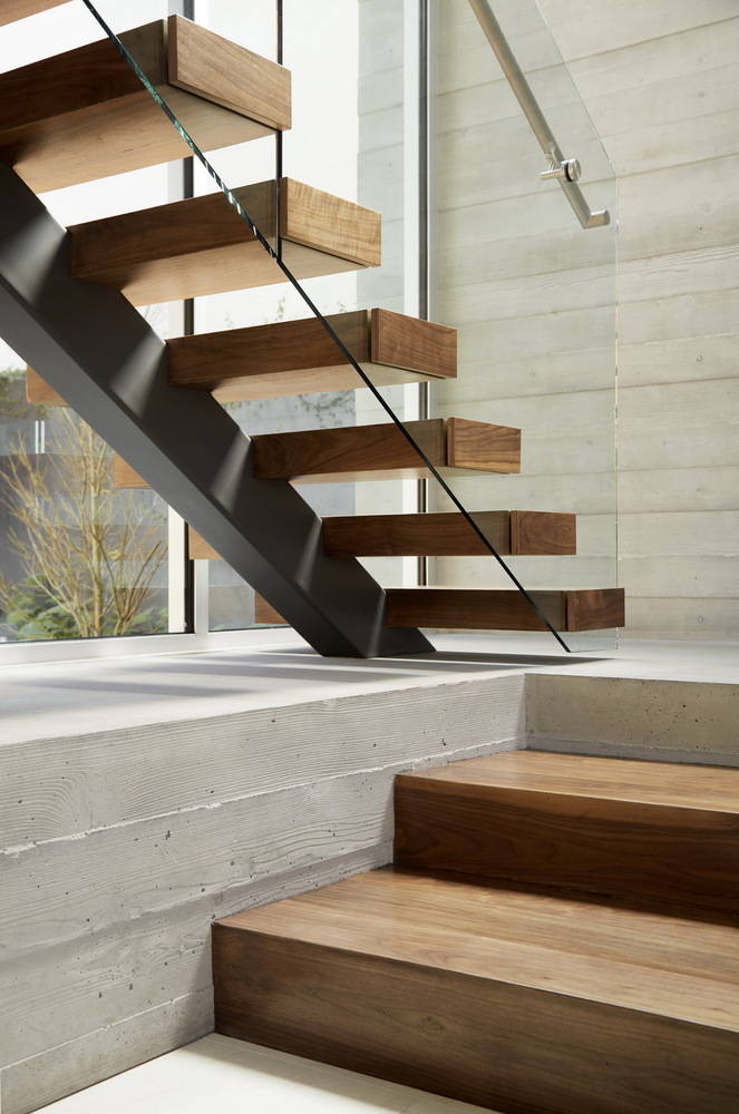 Modest and Bright House in the Center of the Famous City of Beverly Hills