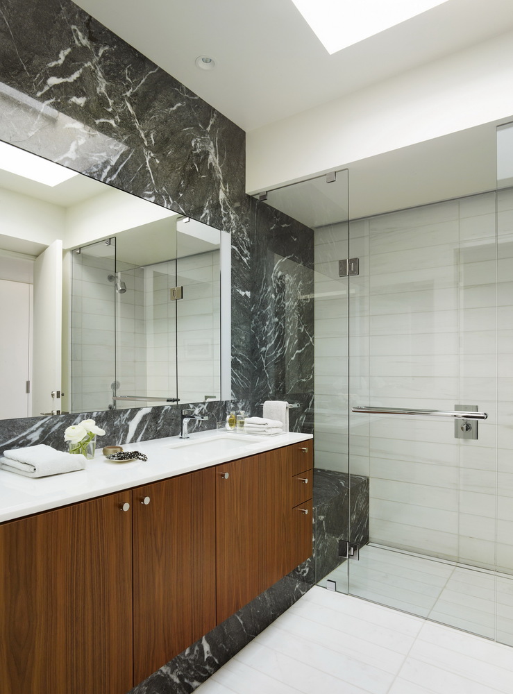 Modest and Bright House in the Center of the Famous City of Beverly Hills