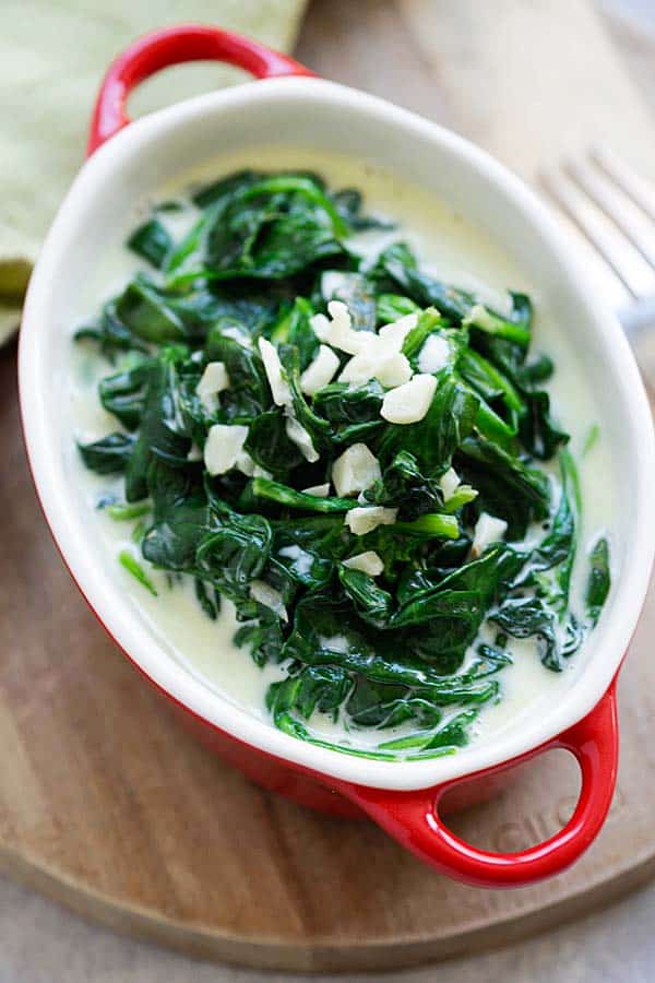 Garlic Creamed Spinach | Easy Delicious Recipes