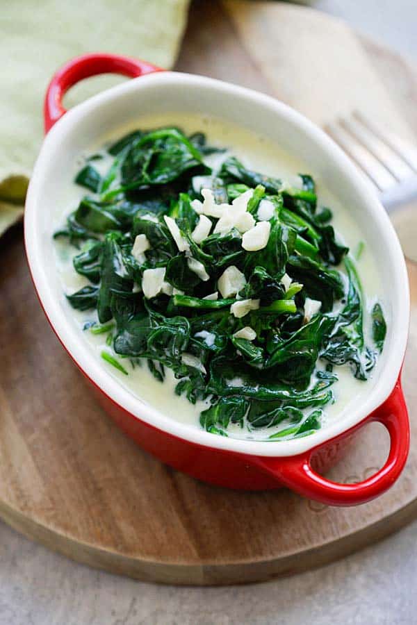 Garlic Creamed Spinach | Easy Delicious Recipes