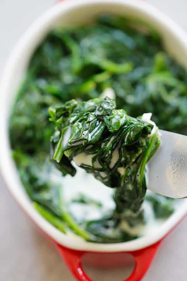 Garlic Creamed Spinach | Easy Delicious Recipes