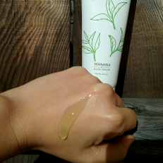 Comparison Review: Krave Beauty Matcha Hemp Hydrating Cleanser vs. Whamisa by Glow Recipe Green Tea Foaming Cleansing Gel