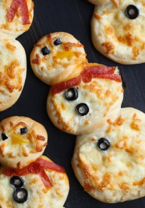 Personal Snowman Pizzas – Cookies and Cups