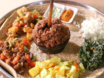 Watch: How Injera Brings Together a Traditional Ethiopian Meal