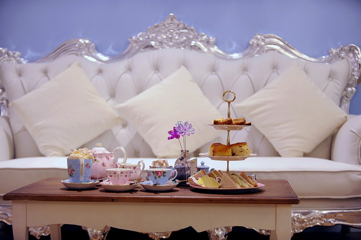 The Tea Terrace ‘Selfieccino’ – Average Janes