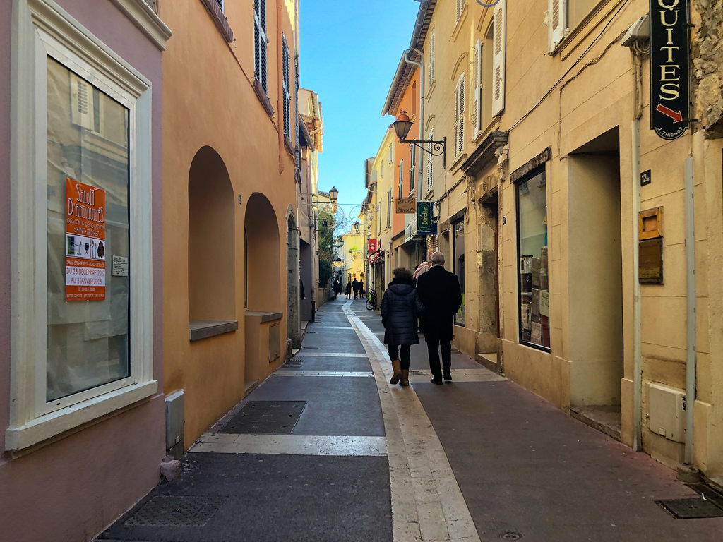 Do You Know the Way to Saint-Tropez…?