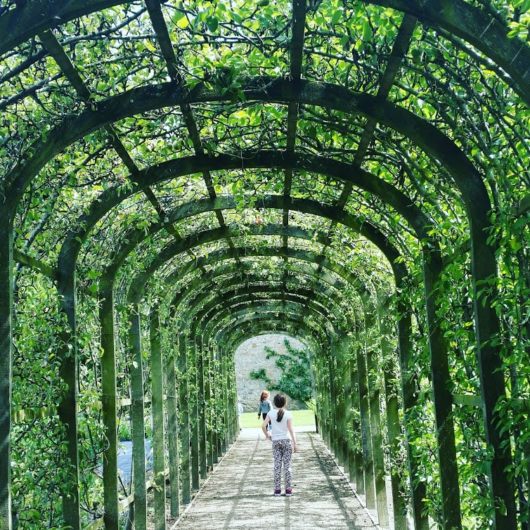 Screen-time etiquette &#8211; what if we substituted paper?