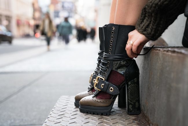 Friday! Sweater Weather :: Oversized sweater &#038; Midi skirt