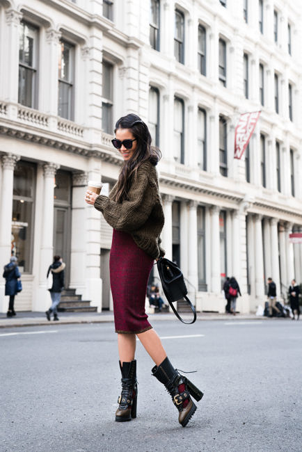 Friday! Sweater Weather :: Oversized sweater &#038; Midi skirt