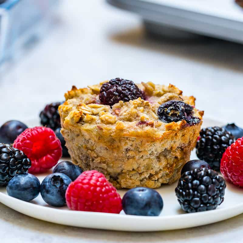 {new} Triple Berry Oatmeal Muffins for Clean Eating Breakfast!
