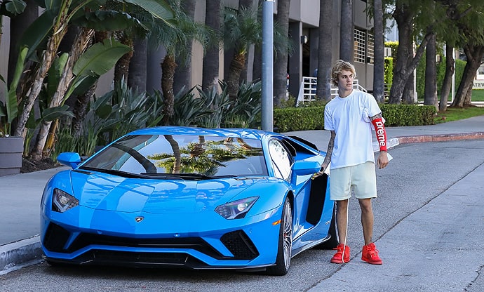 Justin Bieber Is Too Cool For School With His Supreme Arm Band, Yeezy Red Octobers, And $450K Lambo – X17 Online