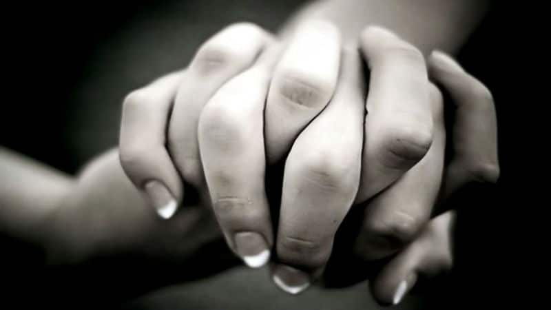 Does She Adore or Neglect? HOW He Holds Your Hand, It Will Tell You About the True Attitude!