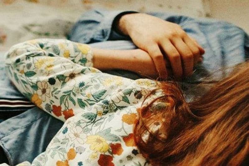 Does She Adore or Neglect? HOW He Holds Your Hand, It Will Tell You About the True Attitude!