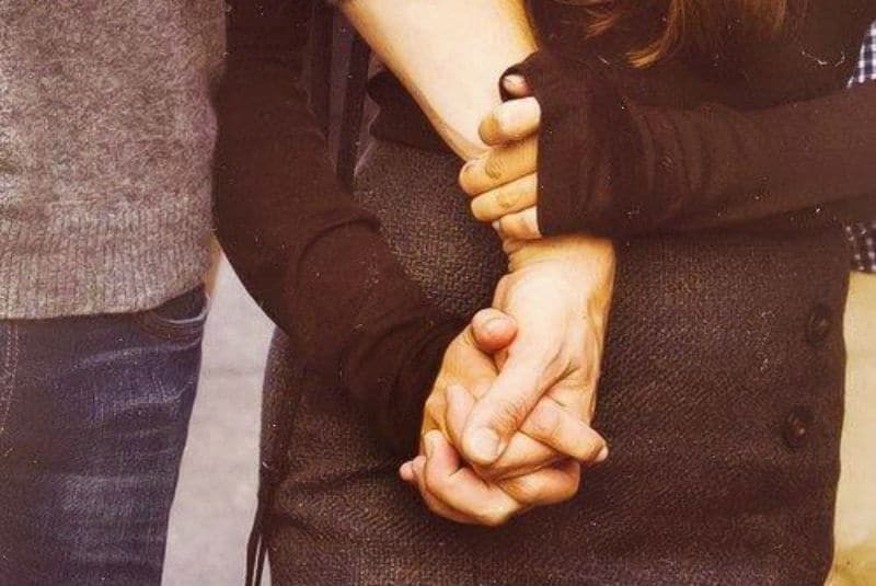 Does She Adore or Neglect? HOW He Holds Your Hand, It Will Tell You About the True Attitude!