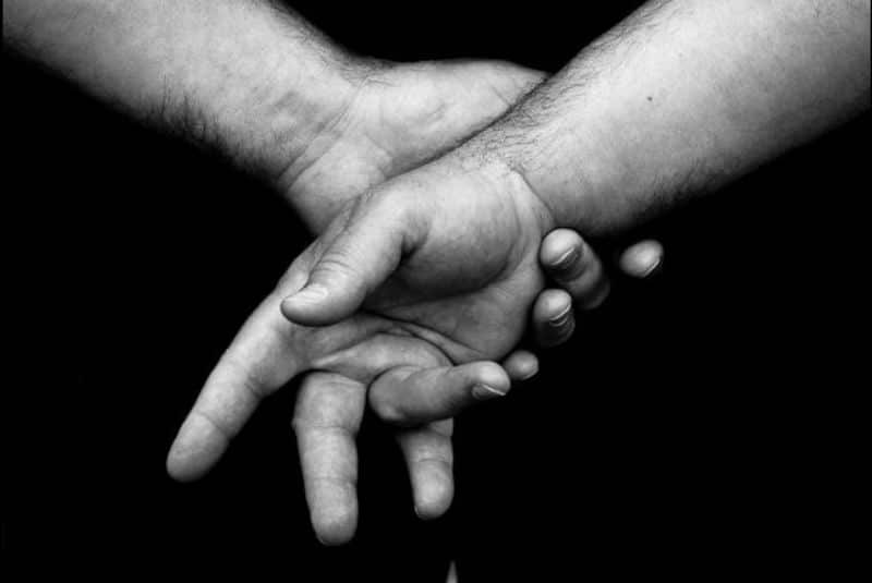 Does She Adore or Neglect? HOW He Holds Your Hand, It Will Tell You About the True Attitude!