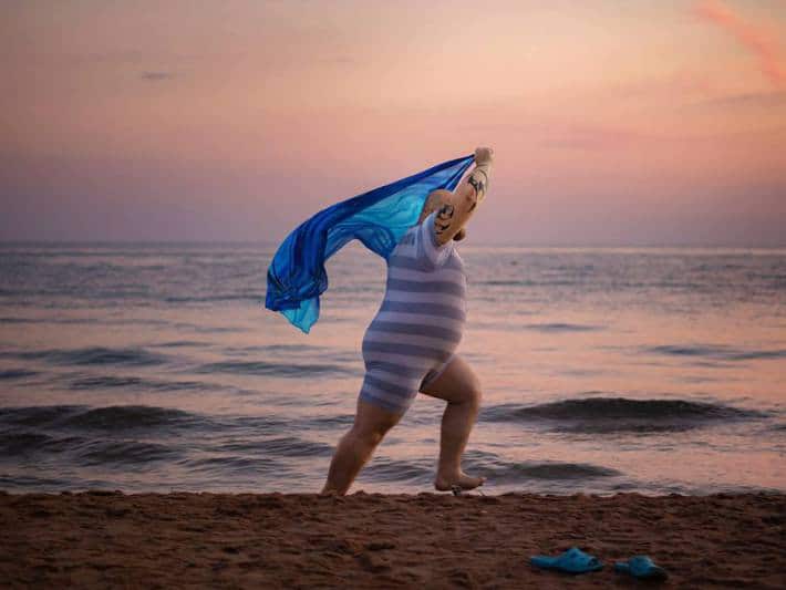 Epic Photo Project: Russian Photographer Created a Very Funny Parody of Women!