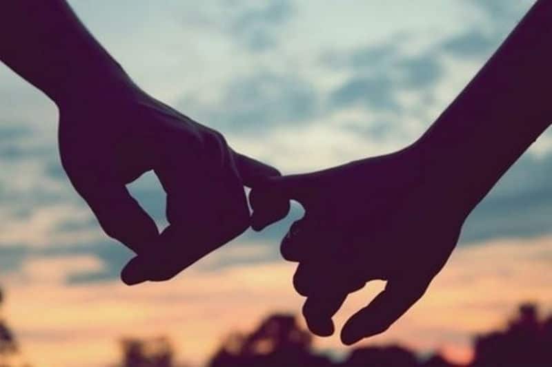 Does She Adore or Neglect? HOW He Holds Your Hand, It Will Tell You About the True Attitude!