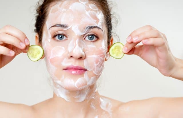 Cucumber well removes swelling from the eyes 5 Ways to Quickly Eliminate Swelling Under the Eyes