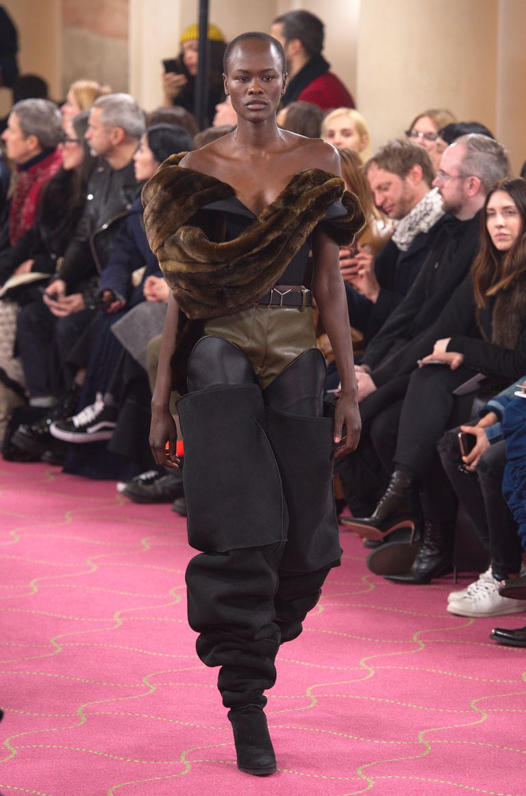 Uggs on the podium in Paris Girls, New Trend of The Season – Huge Ugg