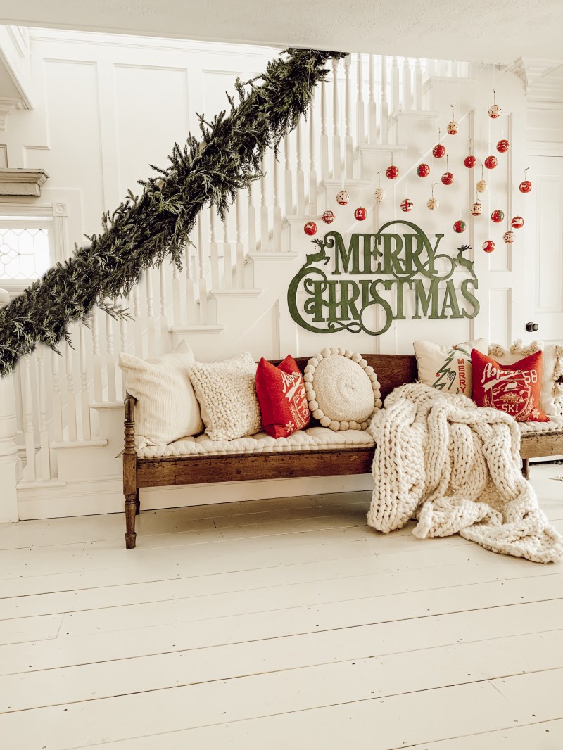 DIY Christmas Gallery Wall