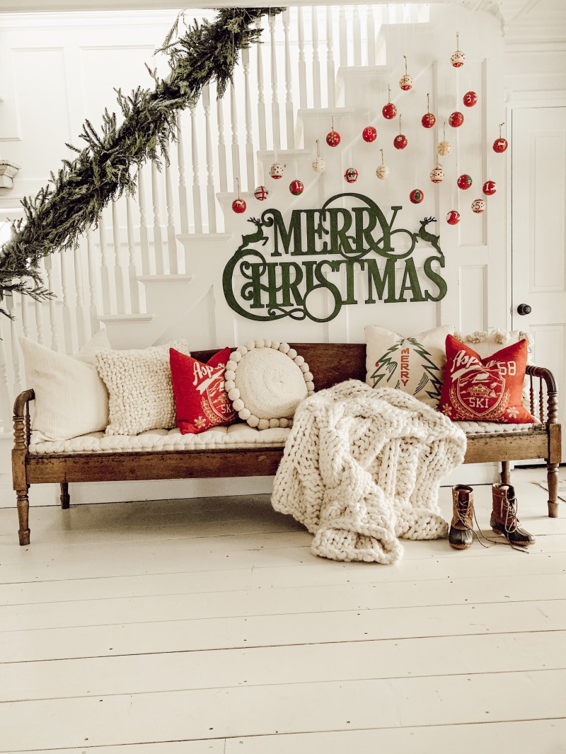 DIY Christmas Gallery Wall