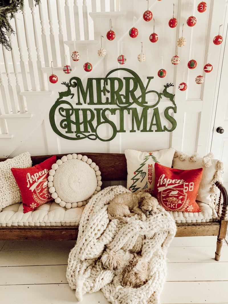 DIY Christmas Gallery Wall