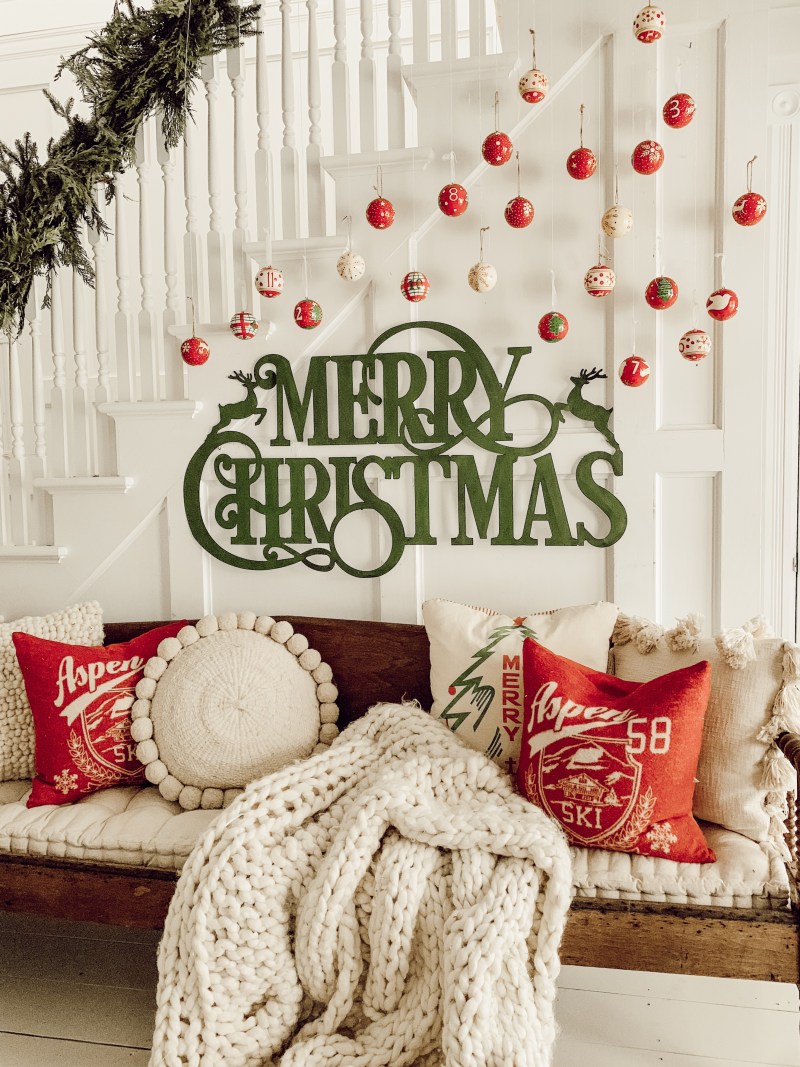 DIY Christmas Gallery Wall 1 DIY Christmas Gallery Wall