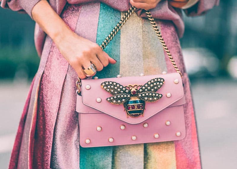 Fashionistas Note: Style Tips for Handbags on a Chain