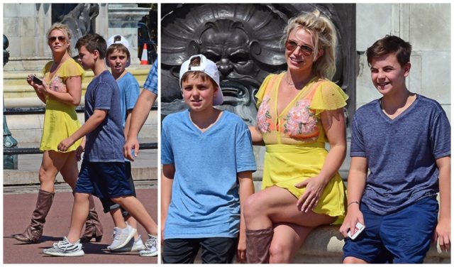 Family Weekdays In Star-like or Famous Moms With Their Children