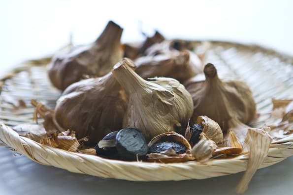 Aged Black Garlic Fight Flaky Skin and Improve Blood! A New Superfood at Your Table.